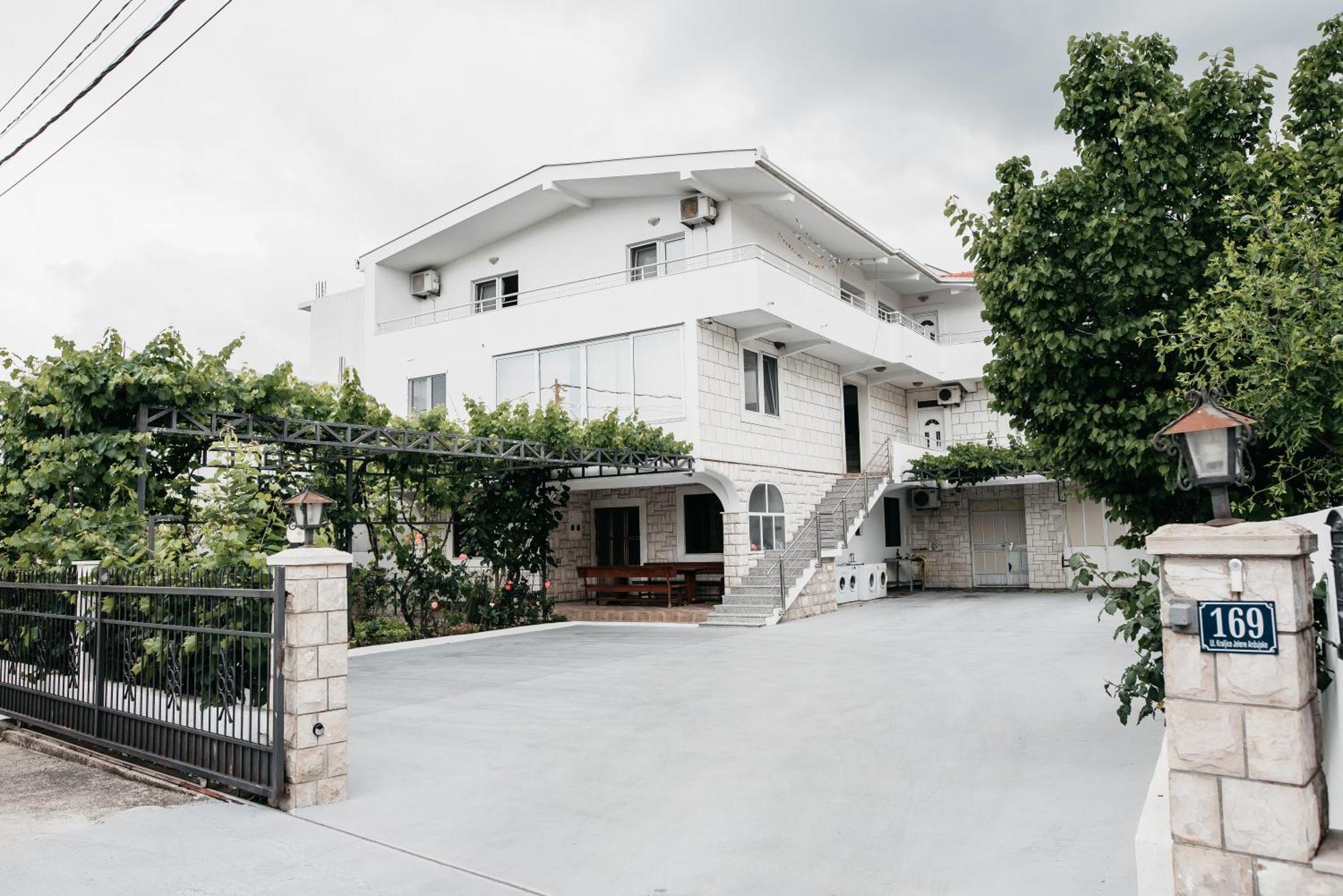 Guest House Lalic Bar Exterior photo